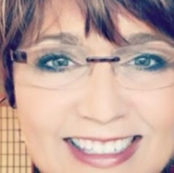 Meet your Posher, Laura - Picture 1 of 1